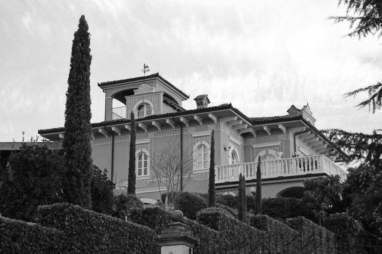 La Ribezza Boutique Hotel Monforte dʼAlba Extérieur photo